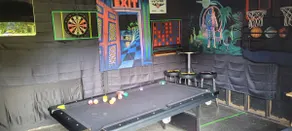 Great cozy 6 bedroom home with gameroom & Firepit. - Image 3