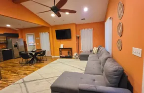Roebuck 1-br bungalow near BMW, GSP, Michellin - Image 3