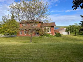 Stunning 4BR Lake House! - Image 2