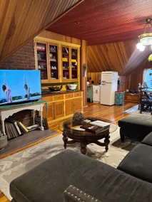 Historic home, large private suite & hot tub - Image 4