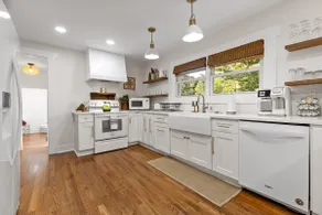 Walkable Cottage with a Fire Pit - Image 3