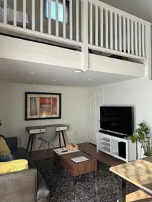 Large Comfy Cottage- Close to Downtown - Image 2