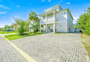 Destin Beach House for 28! Heated pool, grill and walking distance to the beach - Image 2