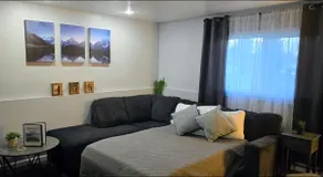 Stylish Modern Duplex - King, Queen, & Fulls! - Image 5