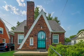 Near Churchill Downs: Pet Friendly, Fenced Yard! - Image 3