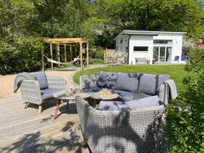 Lake house with beach, sauna & boat - Image 3