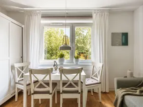Urban Apartments No 4 with Private Parking - Image 2