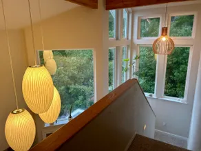 Airy & bright coastal getaway perched in the trees - Image 4