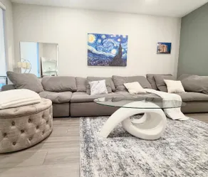 Vivienne | Luxury 1br unit, pool Diamond Jamboree - Image 2