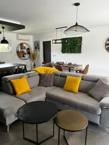 Superb villa with private pool - Image 3