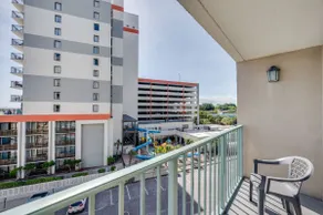 Remodeled Ocean View Studio 5thFloor,Heated Pools! - Image 5