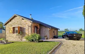 Cottage with private hot tub & sauna - Image 5