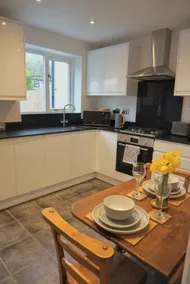 Two Hoots - Cosy Two Bedroom Cottage in Ruthin - Image 3