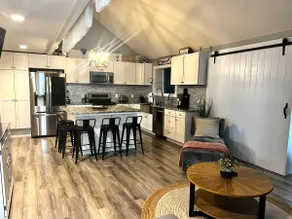 Walkable, modern, spacious village home, dockage, hot tub, fenced in yard. - Image 4