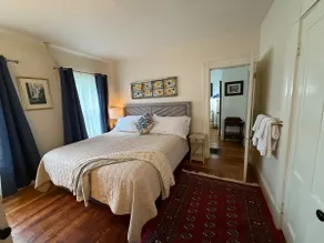 Walk to historic downtown. 2 bedrooms. King bed - Image 3