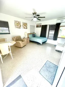 Studio Private Efficiency Excellent Area! Parking - Image 2