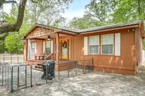Charming Retreat on 20 Acres w/ Private Lake! - Image 3