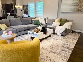 Modern Downtown Gem: Entire Three-Story Home - Image 2
