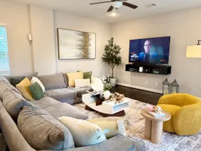 Modern Downtown Gem: Entire Three-Story Home - Image 5