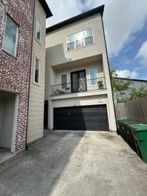 Modern Downtown Gem: Entire Three-Story Home - Image 3