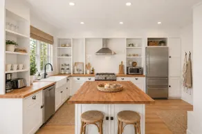 Stunning 6 Bdrm Home- 5 Mins to DT + Walk to Evtg! - Image 4