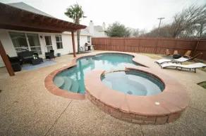 Cozy Modern Farmhouse with Pool & Hot Tub, 4BDs in Waxahachie - Image 2