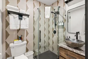 `Bear Den` a Cozy 1 Bedroom tiny Cabin with Hot tub - Image 4