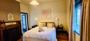 Perfect for two - King Bed - close to Gorge & LGH - Image 3