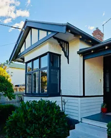 Perfect for two - King Bed - nearby to Gorge & LGH - Image 2