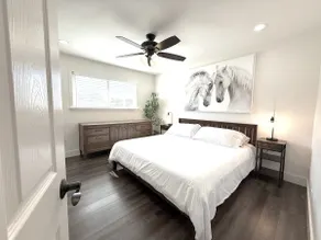 •NEW• Spacious Home 6 beds/ 2 bath + Steam Shower! - Image 2