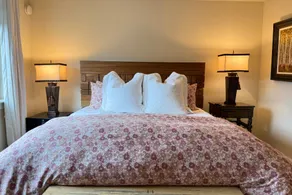 Beautiful Firelight Chalet-Big Sky Town Center - Image 5