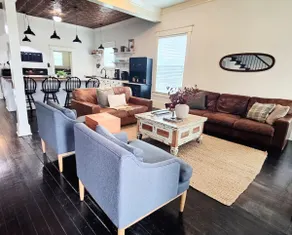 The Conner House-Walk to Magnolia! - Image 2