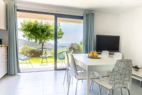 Garden flat, sea view, quiet, large garden - Image 4