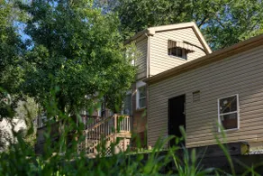 Draft-Ready Loft: Historic Charm, Deck & Parking - Image 5