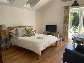 Studio 77: Idyllic seaside escape - Image 2