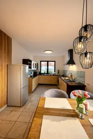 Sunny vacation apartment with garden for 6 people by the lake - Image 2