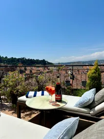 Le Boulevard de Nice Top-floor apartment Nice Port - Image 3