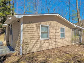 Pet friendly, Summer Adventure getaway cabin! - Image 2