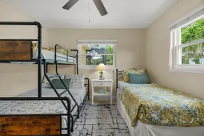 Bay Breeze Cottage Min to Siesta Key Heated Pool - Image 3