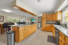 Bay Breeze Cottage Min to Siesta Key Heated Pool - Image 4