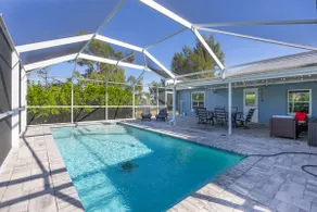 King Beds & Heated Pool at Turtle's Getaway - Image 2