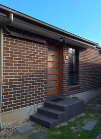 Adorable 1bedroom guesthouse in Narwee with deck - Image 3