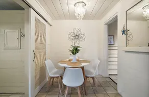 Right in the heart of DT Mount Dora! King Bed! - Image 5