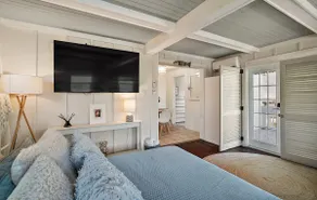Right in the heart of DT Mount Dora! King Bed! - Image 3
