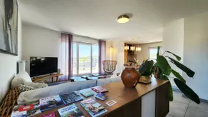 Deluxe-Apartment-Bathroom with Shower-Vist - Image 4