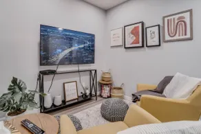 Chandler - Central 5 Bdrm Home, Workspaces & Wifi - Image 4
