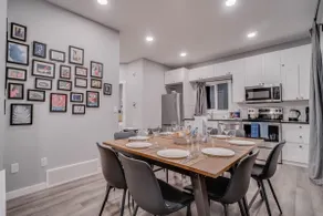 Chandler - Central 5 Bdrm Home, Workspaces & Wifi - Image 2