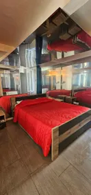 2-room apartment 360° Mirror Room with private parking/garden - Image 4