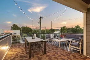 Walkable Nations Retreat | Rooftop & Near Broadway - Image 2