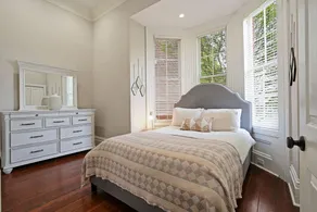 Luxurious 1 Bdrm Downstairs Walkable to Downtown - Image 2